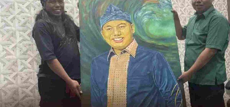 Rahmat Hidayat Djati Menerima Hadiah Lukisan dari Abah Sarjang: Apresiasi Seni untuk Karawang