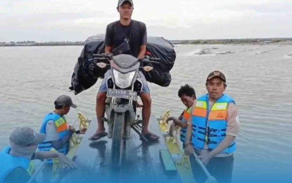 Banjir Rob di Pesisir Utara Karawang Rendam 55 Rumah Warga