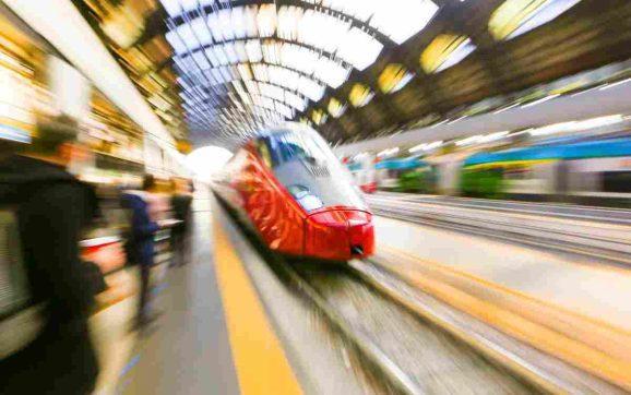 Kereta Cepat Whoosh Tertahan Gara-Gara ODGJ Masuk Jalur di Karawang