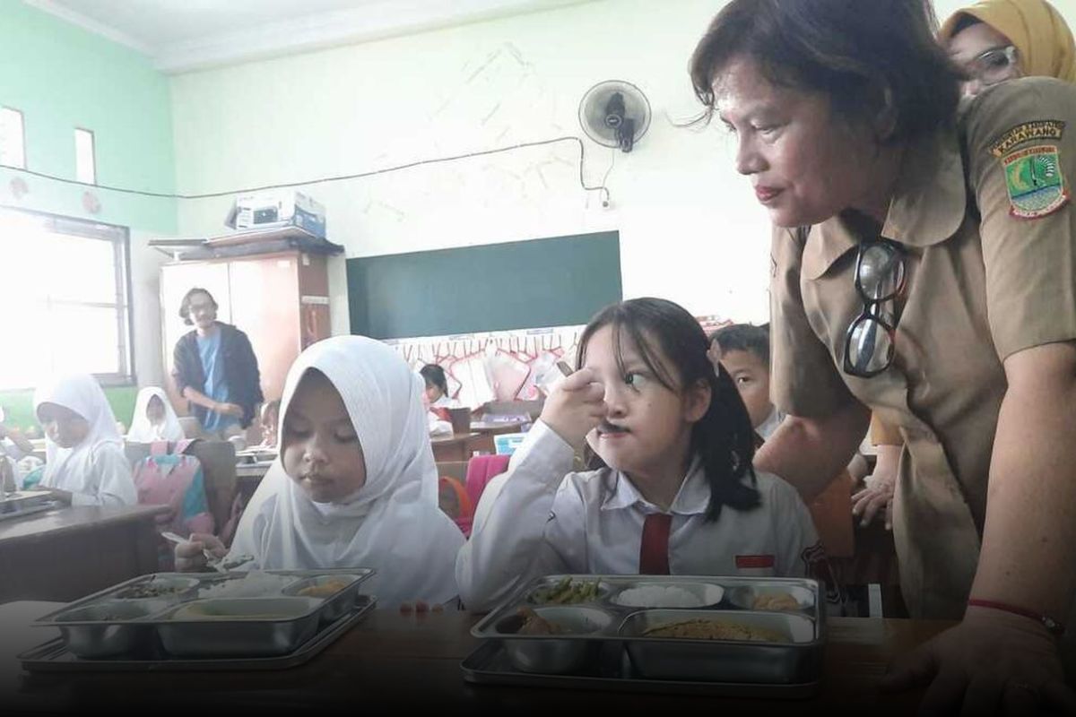 Hari Pertama MBG di Karawang, Ada Siswa yang Tidak Suka Tahu