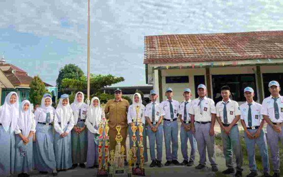 Paskibra SMKN 1 Tirtamulya Borong 3 Piala di LKBB Gala Muda Gunakta Competition