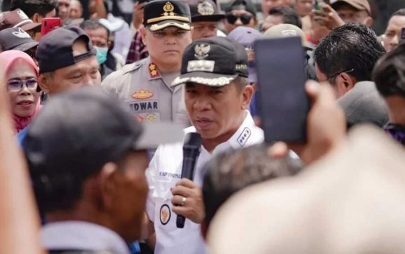 Gerbang PT Changsin Kembali Dibuka, Pedagang Sambut Haru