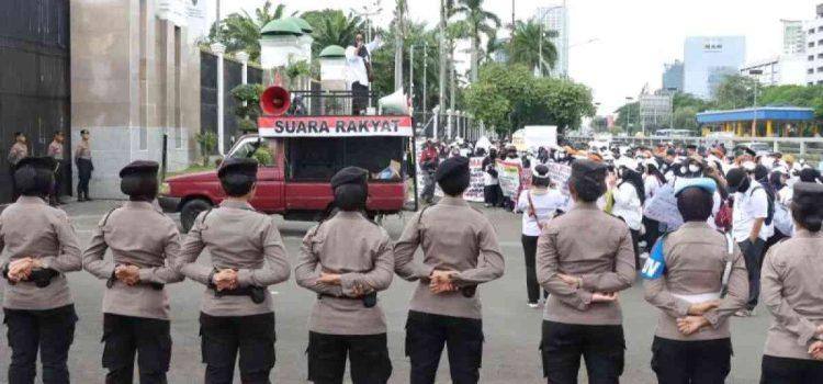 1.394 Personel Amankan Aksi Honorer di DPR