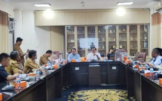 Mulyana Kawal Ketat Raperda Sampah Karawang, Dorong Kesadaran Lingkungan Sejak Dini