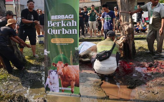 PKB Karawang Salurkan 1.200 Paket Daging Kurban Idul Adha