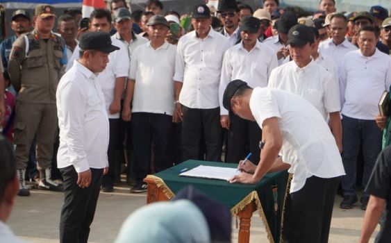 Bupati Aep Lantik 11 Pejabat dan Tanam 2.000 Mangrove di Tirtajaya