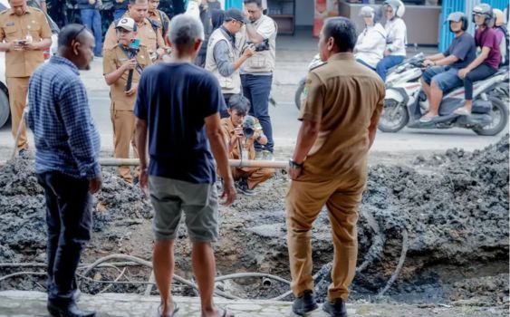 Bupati Karawang Tinjau Proyek Drainase Jalan Niaga, Target Selesai 120 Hari