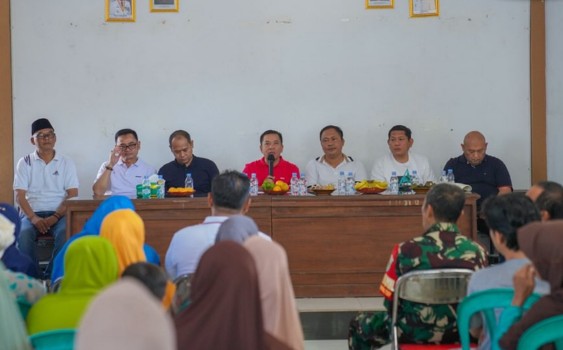 Ribuan Paket Sembako Disalurkan untuk Warga Terdampak TPA Jalupang Karawang