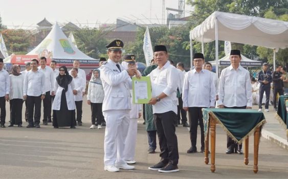 Percepat Layanan: Bupati Aep Lantik 32 Pejabat Administrator Karawang
