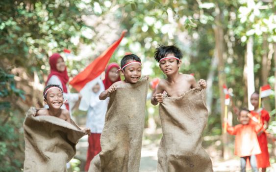 Tujuhbelasan : Abah Sarjang