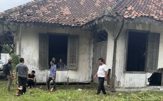 KWT Rayakan Kemerdekaan dengan Bersihkan Cagar Budaya Rengasdengklok