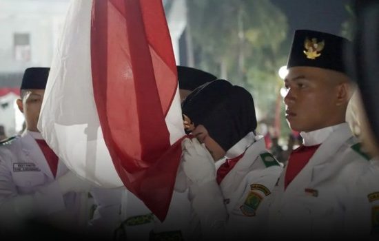 Pengukuhan Paskibraka Karawang 2025: Bupati Aep Syaepuloh Ajak Jaga Kesehatan untuk HUT RI ke-80
