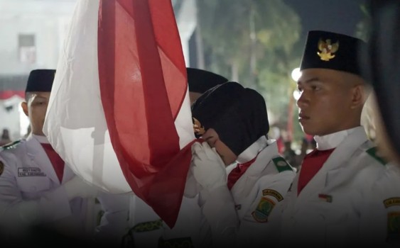 Pengukuhan Paskibraka Karawang 2025: Bupati Aep Syaepuloh Ajak Jaga Kesehatan untuk HUT RI ke-80