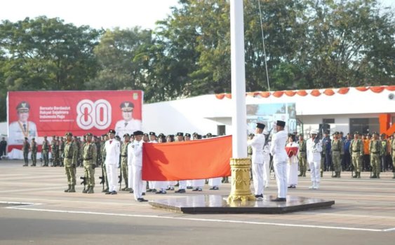 Upacara Penurunan Bendera Merah Putih di Karawang Berlangsung Khidmat, Wakil Bupati Pimpin Acara