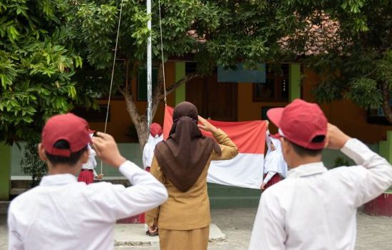 Sejarah Upacara Bendera di Indonesia: Dari Pengibaran Bendera Pusaka Hingga Wajib di Sekolah