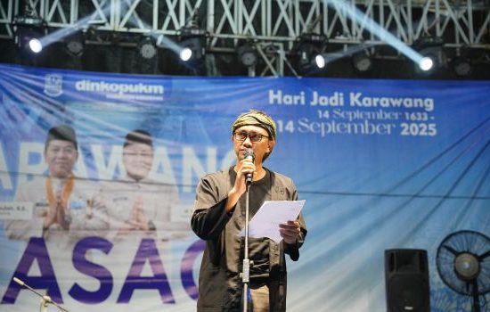 Animo Tinggi! Pementasan Puisi di Hari Jadi Karawang Ke 392 Sukses Lembutkan Hati Penonton