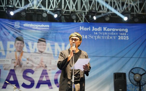 Animo Tinggi! Pementasan Puisi di Hari Jadi Karawang Ke 392 Sukses Lembutkan Hati Penonton