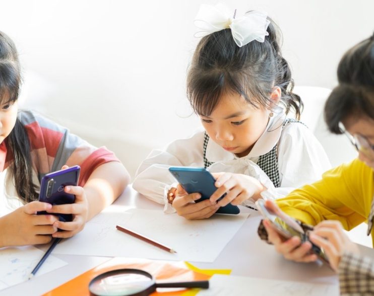 Waspada! Bahaya Penggunaan Smartphone Berlebihan Mengintai Jantung hingga Risiko Wasir