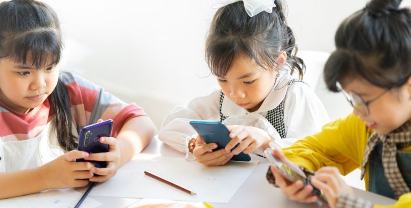 Waspada! Bahaya Penggunaan Smartphone Berlebihan Mengintai Jantung hingga Risiko Wasir