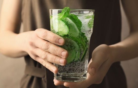 Rahasia Sehat dengan Air Rendaman Mentimun: Detoks Alami hingga Cegah Kanker