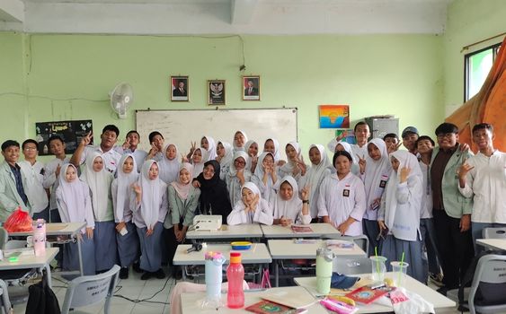 Ubah Skill Digital Jadi Peluang Bisnis, Dosen Bisnis Digital Politeknik Prisain Cetak Young Entrepreneur di SMKN 1 Kota Bekasi