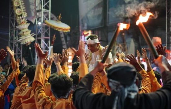 Meriahnya Kirab Budaya Milangkala Tatar Sunda, Bupati Aep Apresiasi Antusiasme Warga Karawang