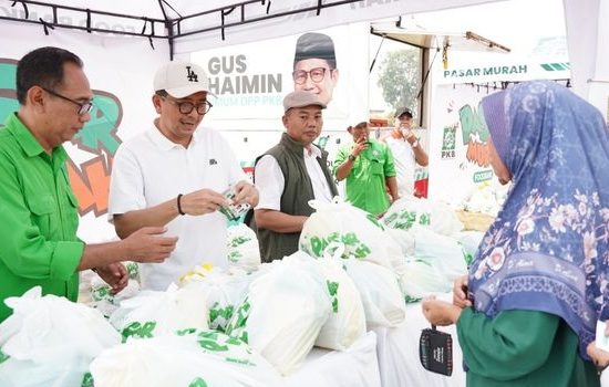 DPW PKB Jabar dan DPC PKB Karawang Gelar Pasar Murah, Sembako Rp85 Ribu Dijual Rp45 Ribu