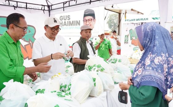 DPW PKB Jabar dan DPC PKB Karawang Gelar Pasar Murah, Sembako Rp85 Ribu Dijual Rp45 Ribu