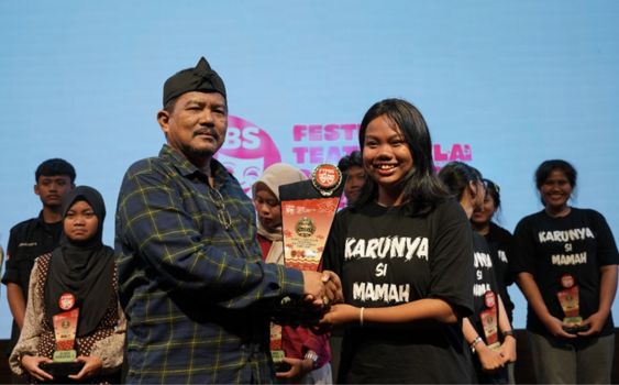 Disdikbud Karawang Sukses Gelar FTPBS 2026, Teater Aufklärung SMAN 1 Ciampel Keluar Sebagai Juara Umum