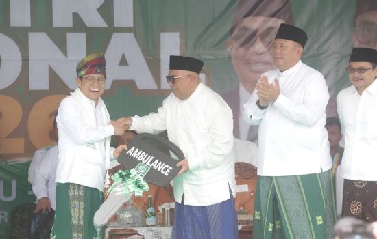 PKB Tegaskan Hari Santri Nasional 2026 Jadi Momentum Kerja Nyata, Serahkan Ambulans dan 3.000 Sertifikat Wakaf di Riau
