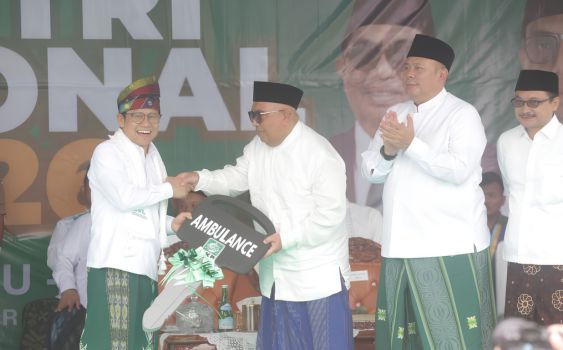 PKB Tegaskan Hari Santri Nasional 2026 Jadi Momentum Kerja Nyata, Serahkan Ambulans dan 3.000 Sertifikat Wakaf di Riau
