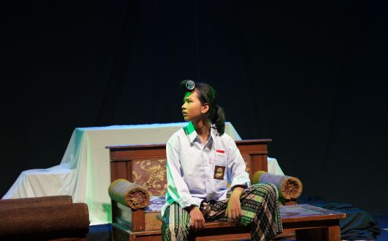 Teater Aufklarung SMAN 1 Ciampel Raih Juara 1 FTPBS 2026 Lewat Naskah “Karunya Si Mamah”